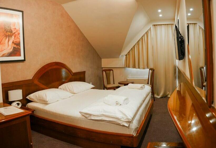 اتاق لوکس, Laktaši