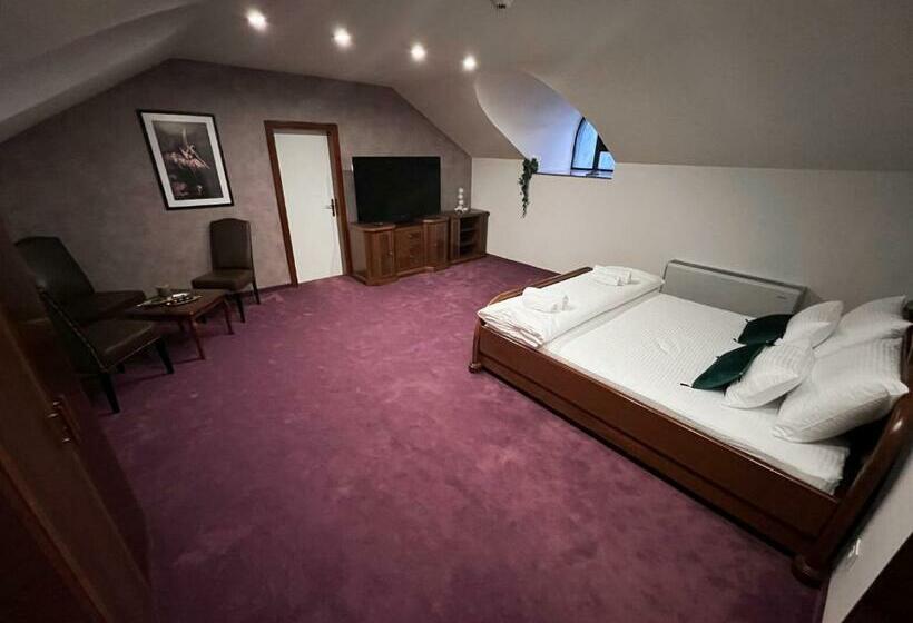 سوئیت با وان آب گرم, Laktaši