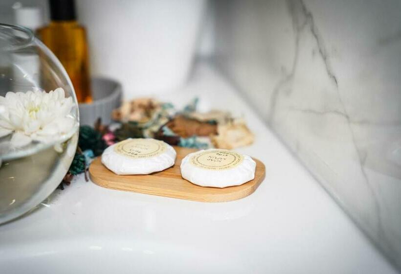 سوئیت با وان آب گرم, Laktaši