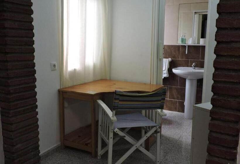 スタンダードスタジオ, Hospedaje Lisboa Algeciras