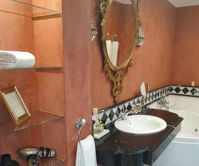 سوییت جونیور, Ateneo Sevilla