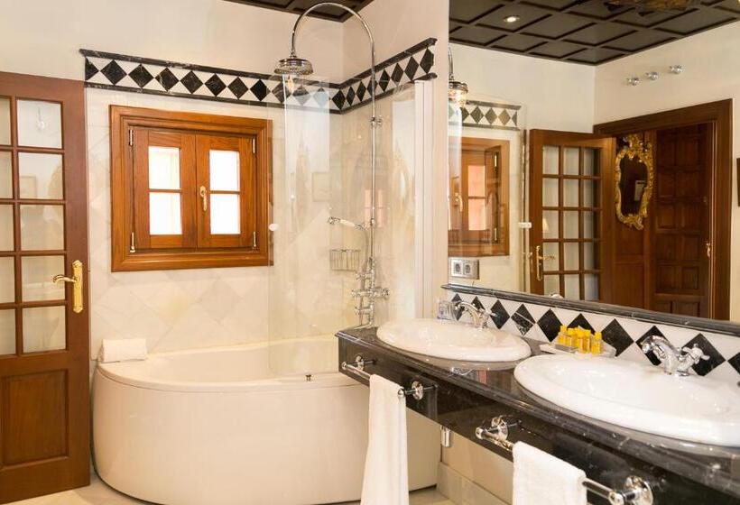 جناح جونيور ديلوكس, Ateneo Sevilla