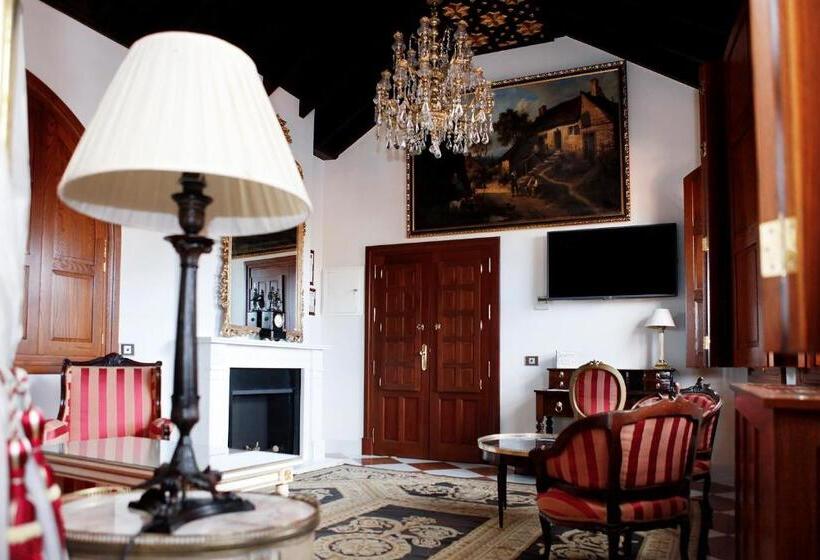 جناح جونيور, Ateneo Sevilla