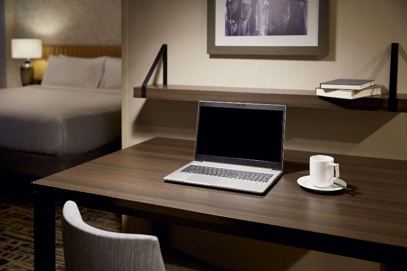 جناح جونيور ديلوكس, Ateneo Sevilla