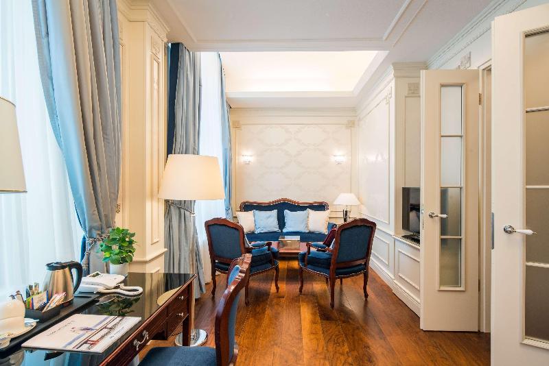 جناح جونيور ديلوكس, Ateneo Sevilla