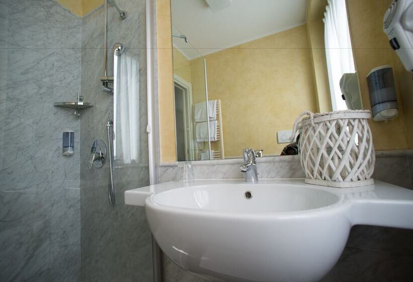 Habitació Triple Estàndard, Berg