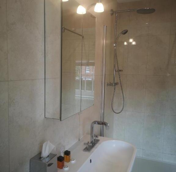 غرفة قياسية, Charlotte House