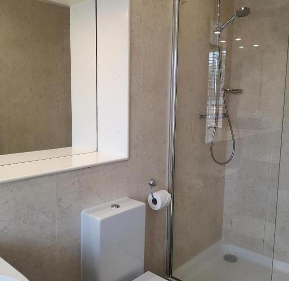 غرفة قياسية, Charlotte House