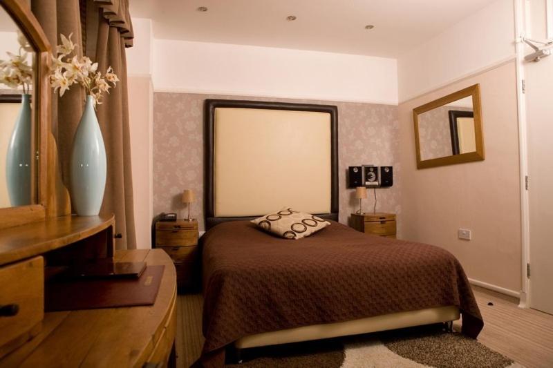 غرفة قياسية, Charlotte House