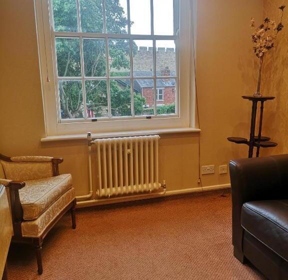 جناح سوبيريور, Charlotte House