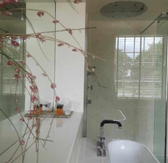 جناح ديلوكس, Charlotte House