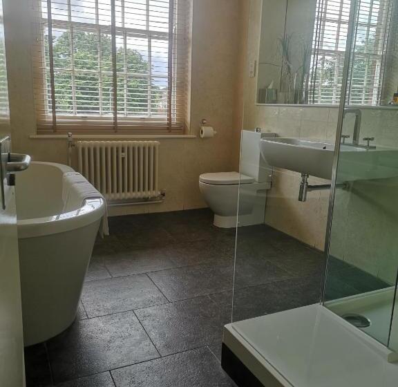 جناح ديلوكس, Charlotte House