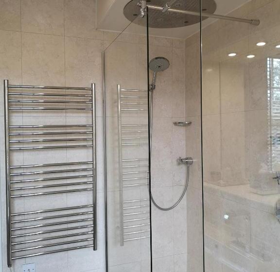 شقة غرفتين, Charlotte House