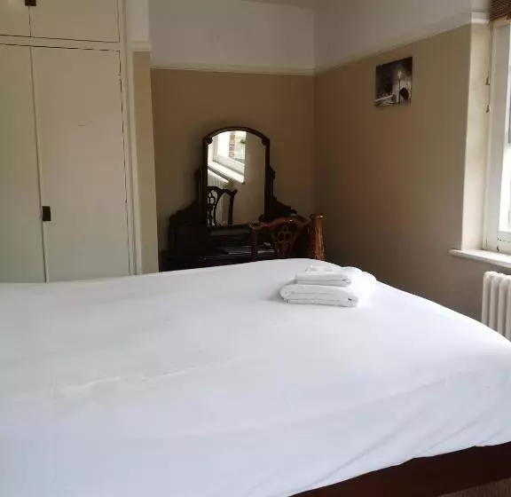２ベッドルームアパートメント, Charlotte House