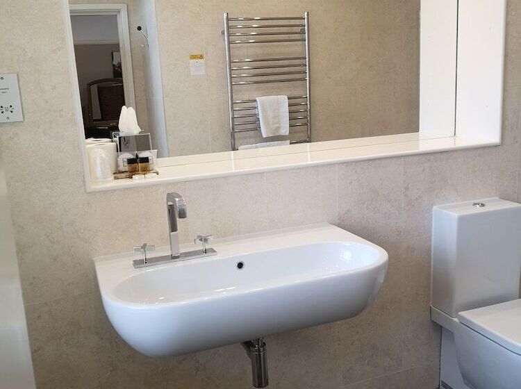 غرفة قياسية, Charlotte House