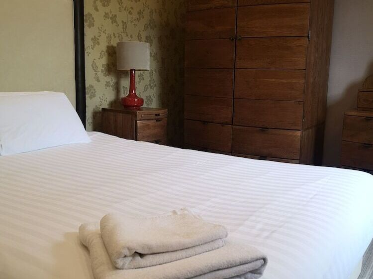 غرفة قياسية, Charlotte House