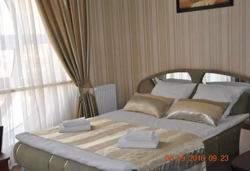 Suite Junior, Globus