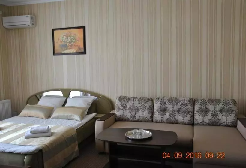 Suite Junior, Globus