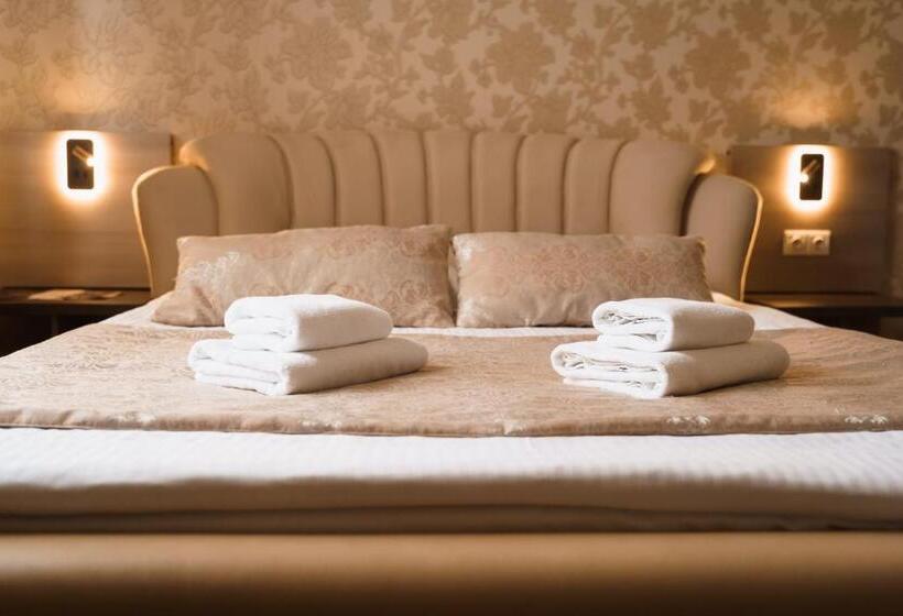 سوییت جونیور, Globus