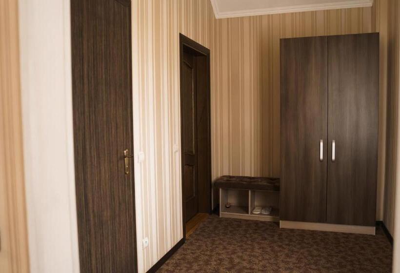 سوییت جونیور, Globus