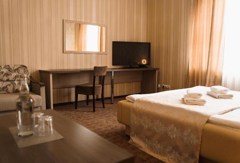 سوییت جونیور, Globus