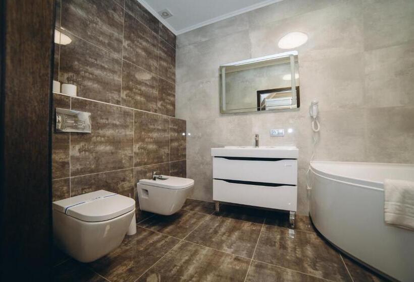 اتاق لوکس با بالکن, Globus