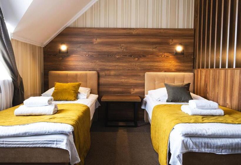 اتاق استاندارد چهار تخته, Globus