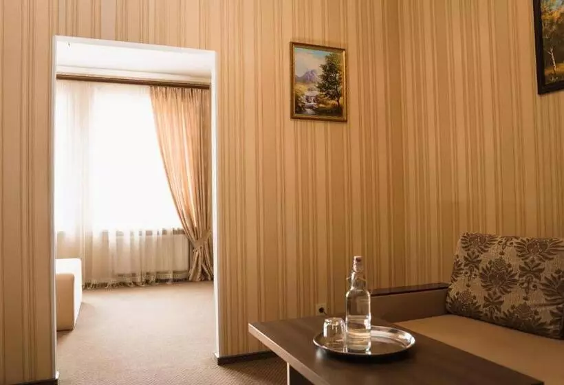 Suite, Globus