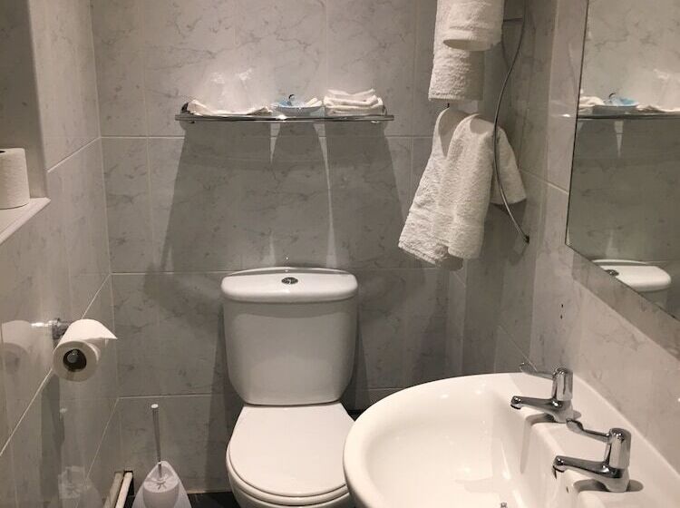 חדר משפחתי, The Durley Grange