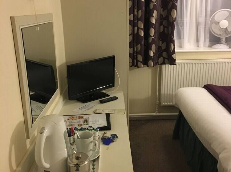 חדר משפחתי, The Durley Grange