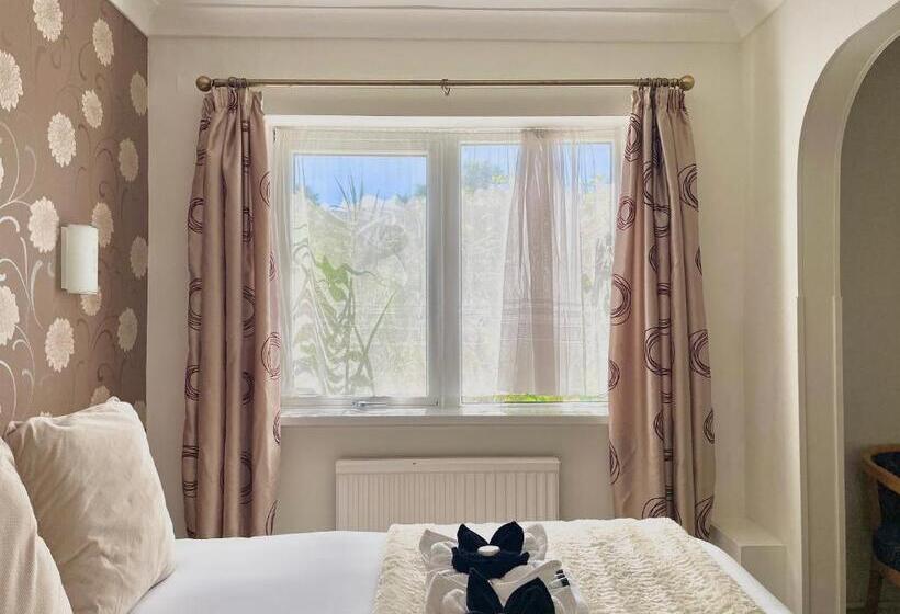 חדר משפחתי, The Durley Grange