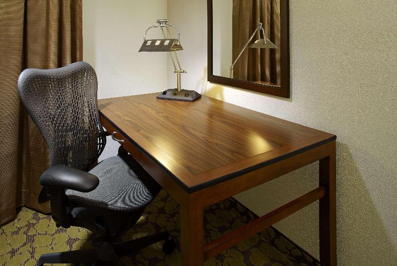 Номер Премиум, Hilton Garden Inn Roanoke