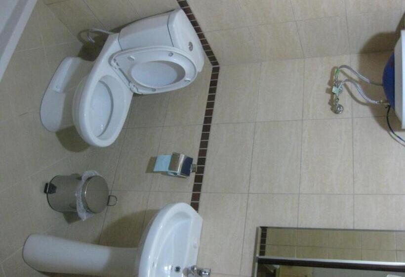 חדר סטנדרט לשלושה, Marub