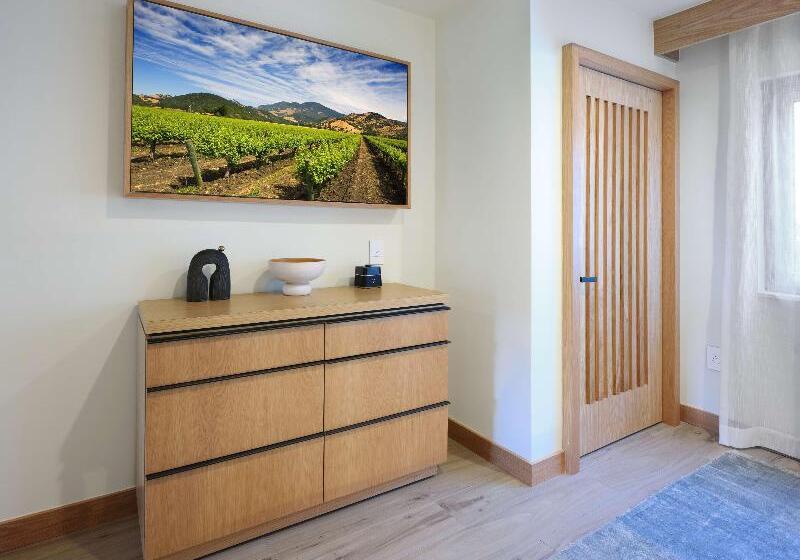 חדר סטנדרט, Sugbutel Family