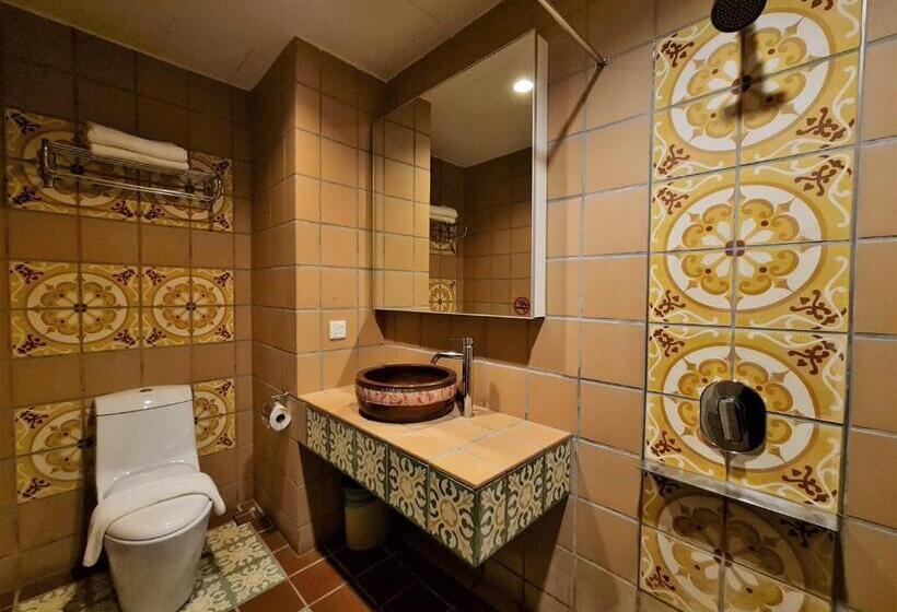 اتاق لوکس با تخت بزرگ, Swan Garden