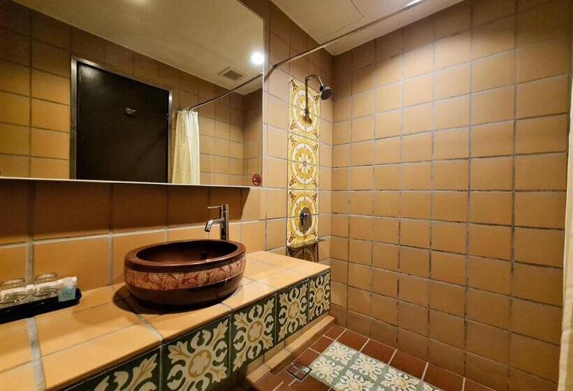 اتاق لوکس با تخت بزرگ, Swan Garden