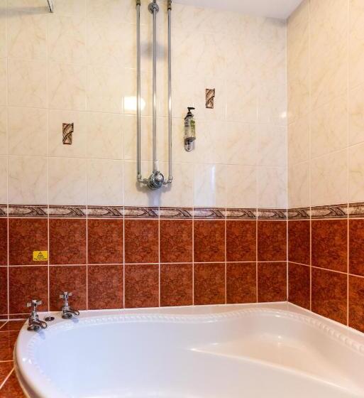 غرفة عائلية, The Evenhill