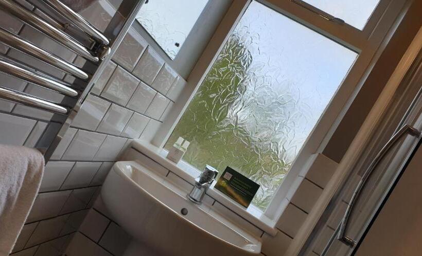 スタンダードルーム, The Thatch Inn