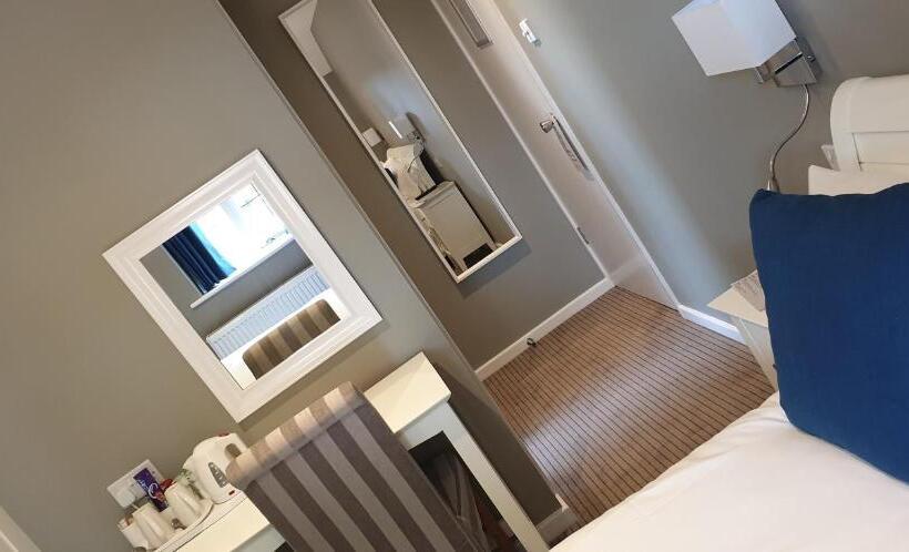 スタンダードルーム, The Thatch Inn