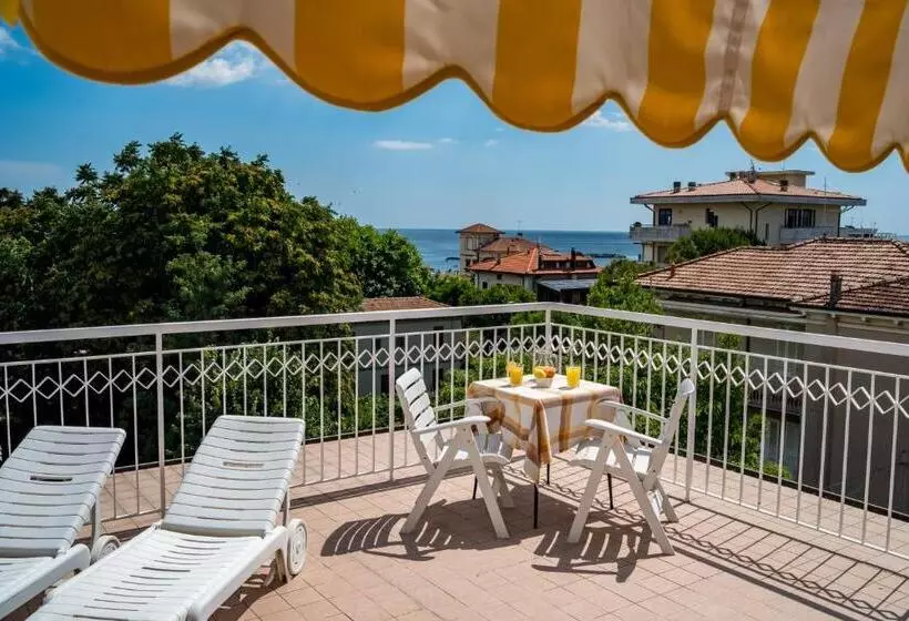 バルコニー付きスタンダードルーム, Villa Dei Fiori   Sul Mare Con Piscina
