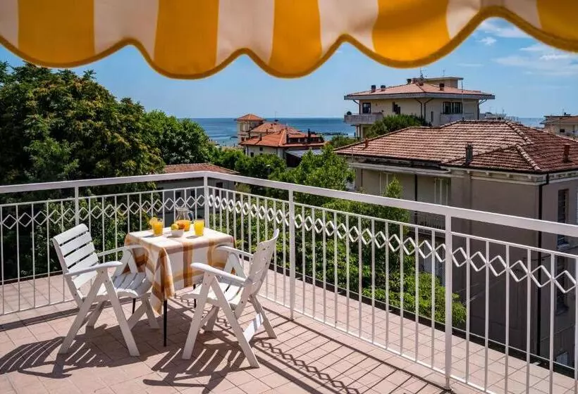 クラシックシングルルーム, Villa Dei Fiori   Sul Mare Con Piscina
