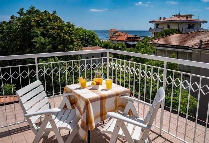 クラシックシングルルーム, Villa Dei Fiori   Sul Mare Con Piscina