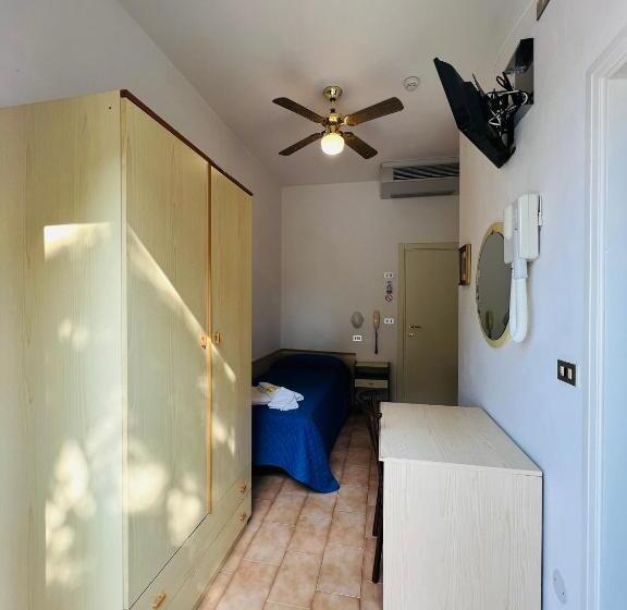 クラシックシングルルーム, Villa Dei Fiori   Sul Mare Con Piscina