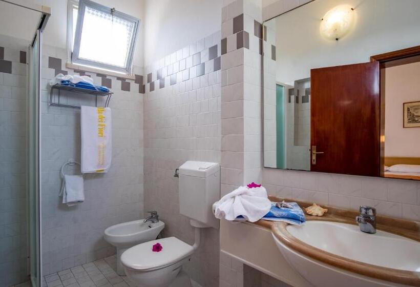 スタンダード４人部屋, Villa Dei Fiori   Sul Mare Con Piscina