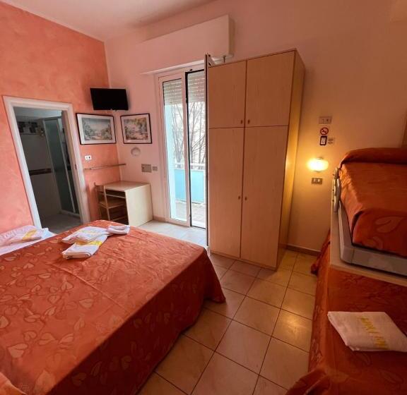 スタンダード４人部屋, Villa Dei Fiori   Sul Mare Con Piscina