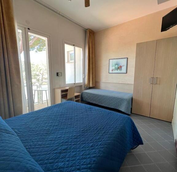 スタンダードトリプルルーム, Villa Dei Fiori   Sul Mare Con Piscina