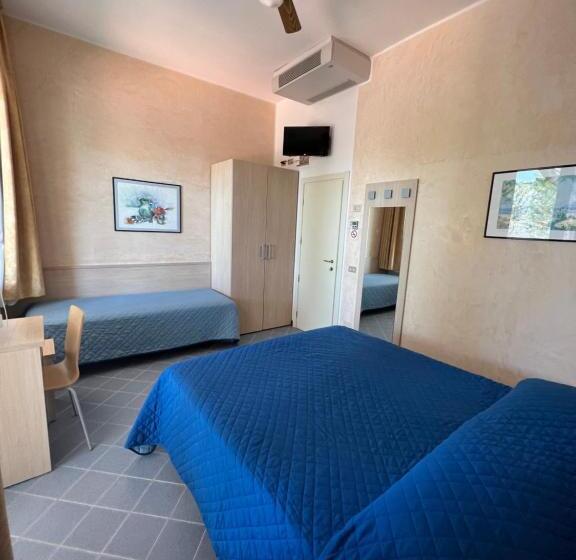 スタンダードトリプルルーム, Villa Dei Fiori   Sul Mare Con Piscina