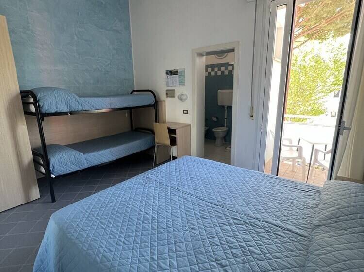 スタンダード４人部屋, Villa Dei Fiori   Sul Mare Con Piscina