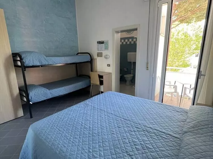 スタンダード４人部屋, Villa Dei Fiori   Sul Mare Con Piscina