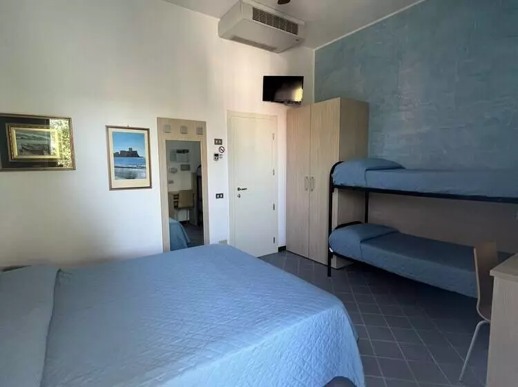 スタンダード４人部屋, Villa Dei Fiori   Sul Mare Con Piscina